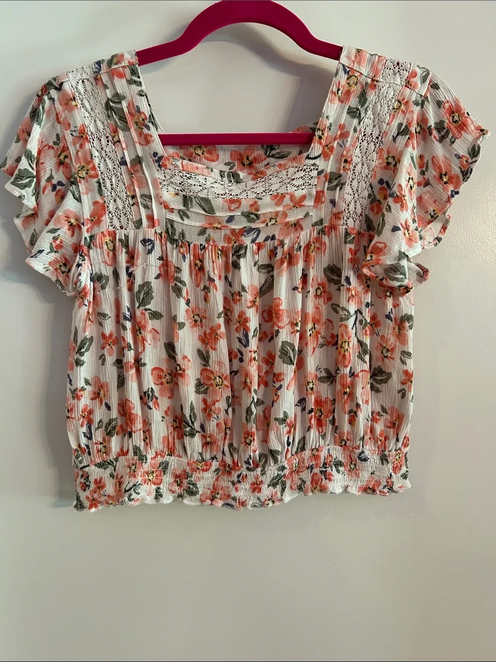 Girls Floral Lace-Detail Short Sleeve Top — White with Coral Flowers